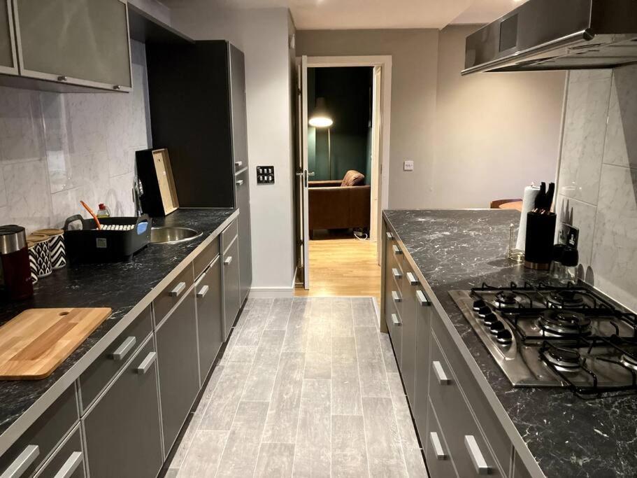 Stylish 2 Bed Accessible Flat Perfect Location Apartamento Glasgow Exterior foto
